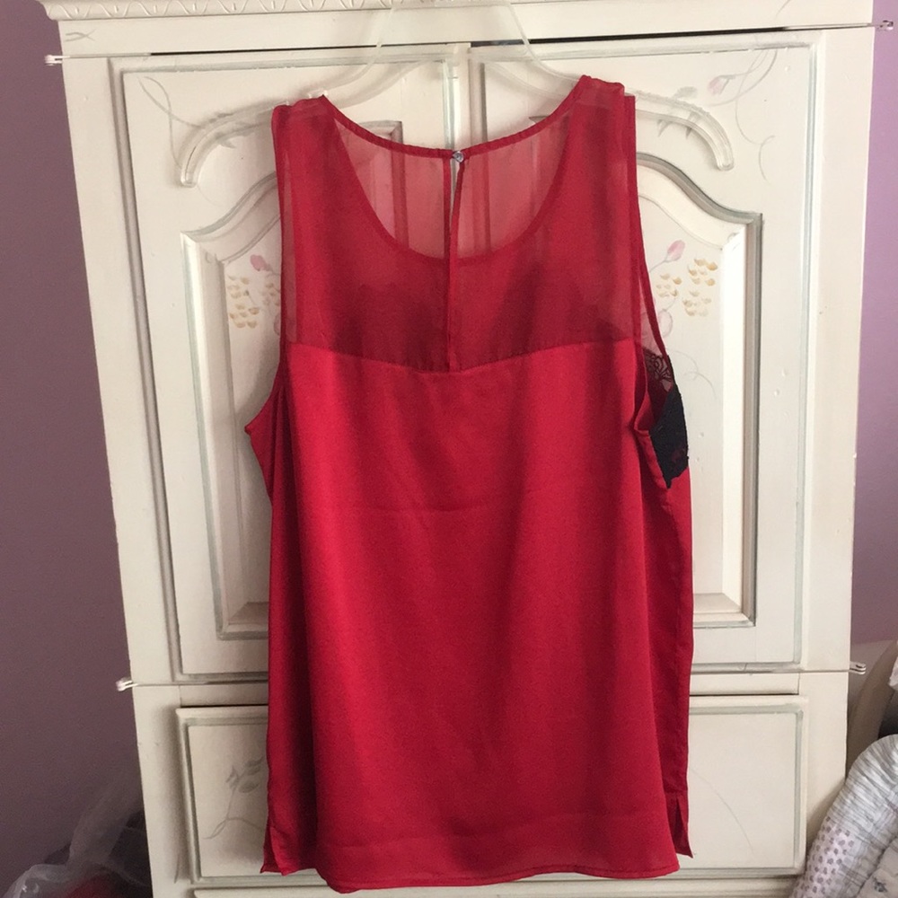 Women’s Guess red and black lace top - Picture 2 of 2